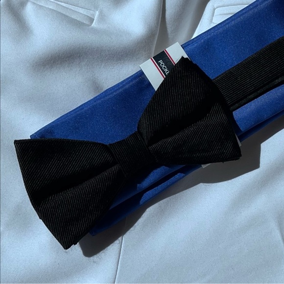 NWT IZOD Adjustable and Pre-Tied Black Bow Tie with Royal Blue Pocket Square - Picture 7 of 12